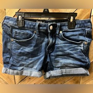 Women’s Mossimo shorts size 0/25 mid rise midi
